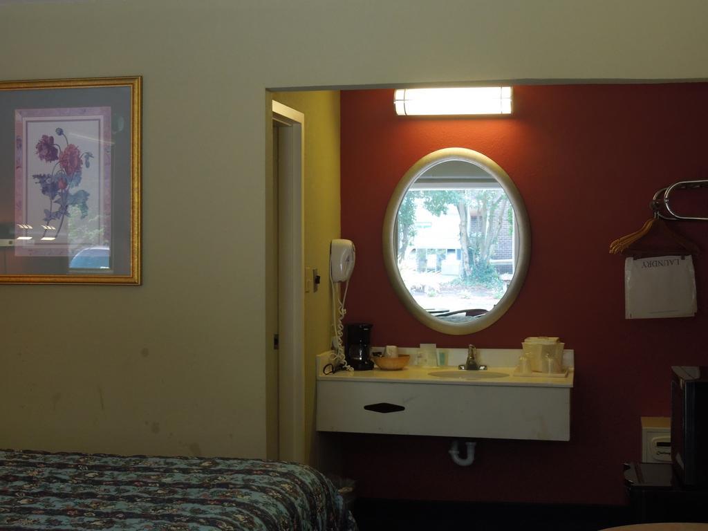 Red Roof Inn וויליאמסבורג מראה חיצוני תמונה