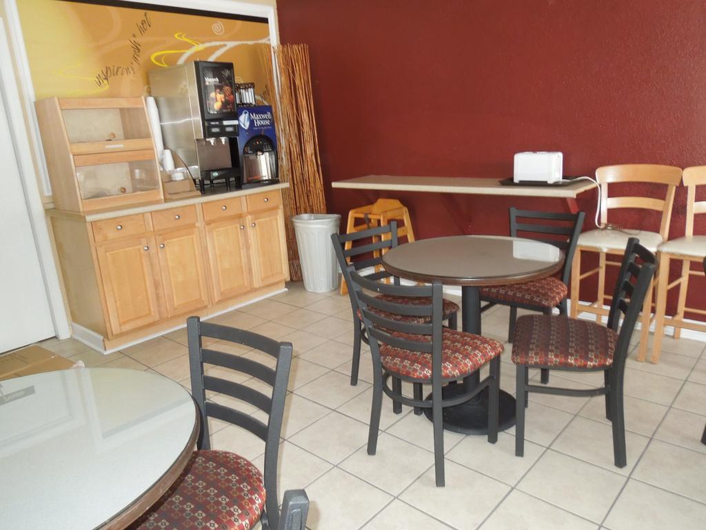 Red Roof Inn וויליאמסבורג מראה חיצוני תמונה