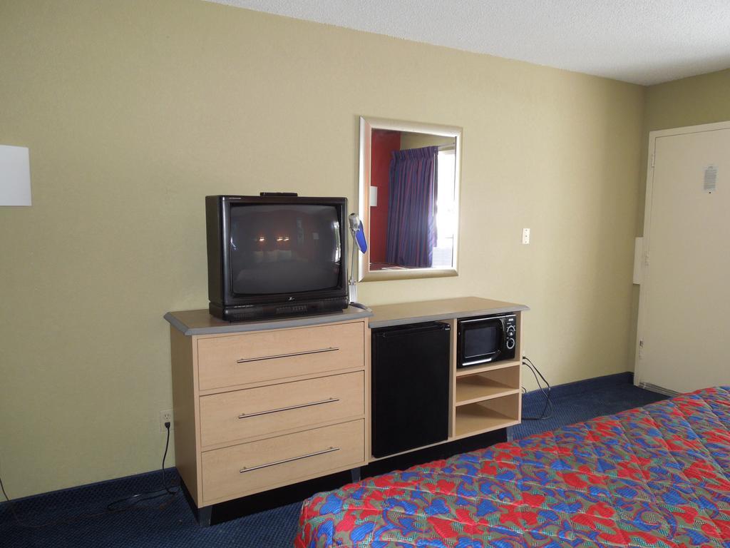Red Roof Inn וויליאמסבורג חדר תמונה