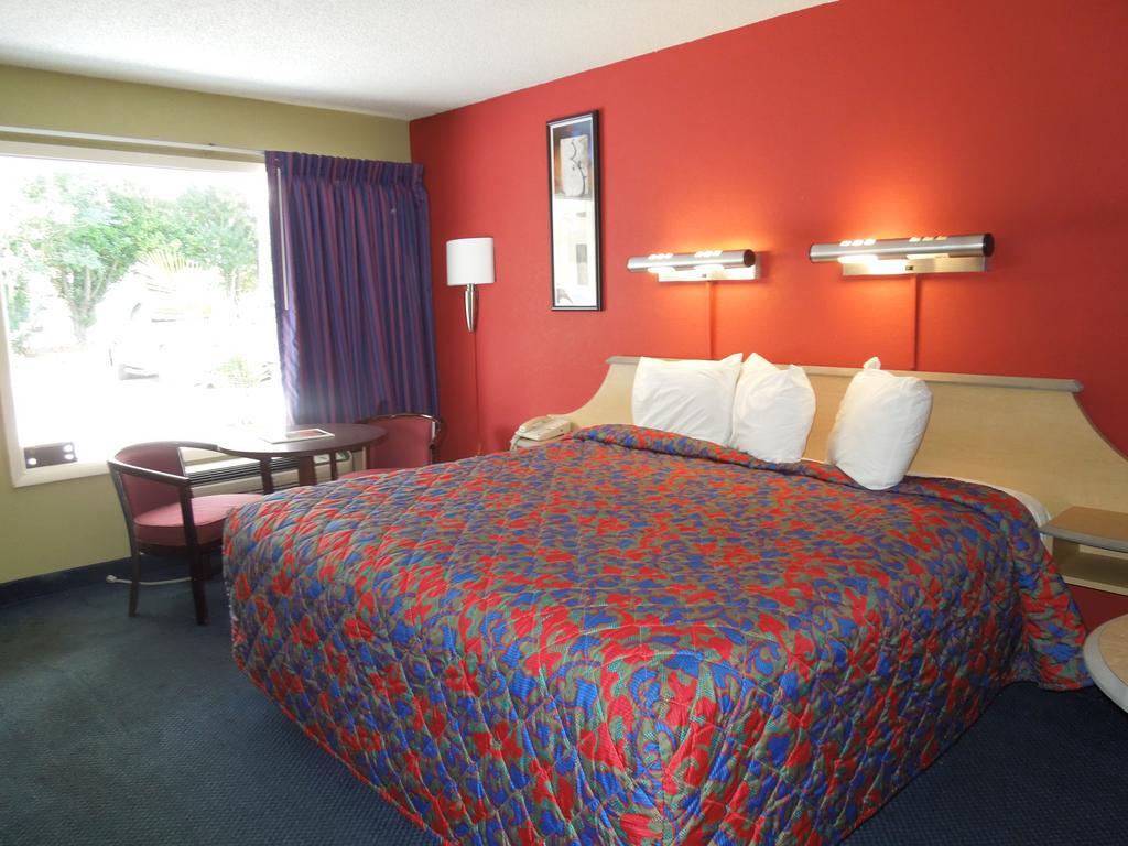 Red Roof Inn וויליאמסבורג חדר תמונה