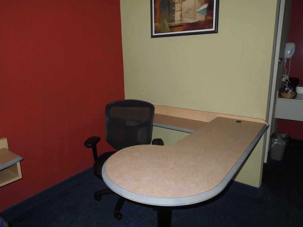 Red Roof Inn וויליאמסבורג חדר תמונה